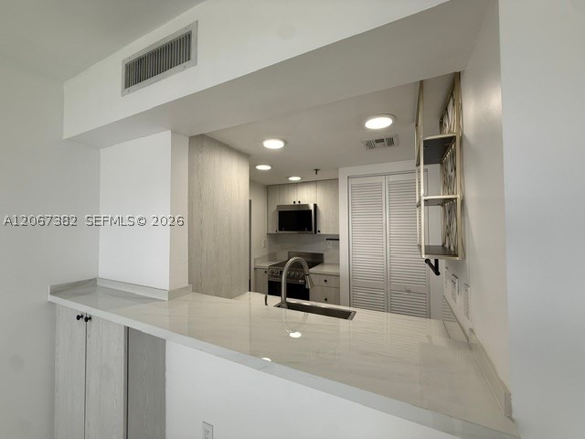 540 Brickell Key Dr 1024 Property Photo 8