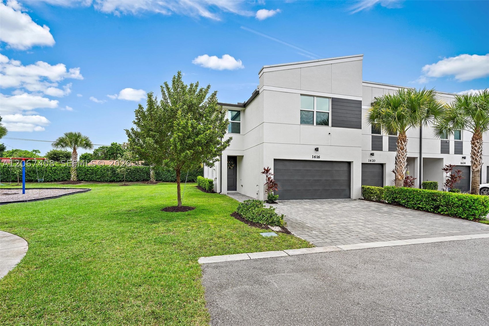 1616 Lindley St Property Photo 1