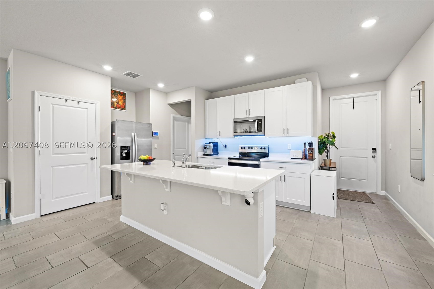 1616 Lindley St Property Photo 4