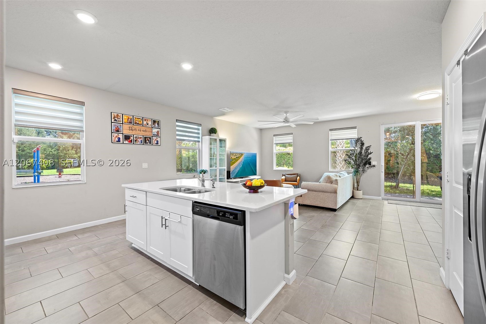 1616 Lindley St Property Photo 6