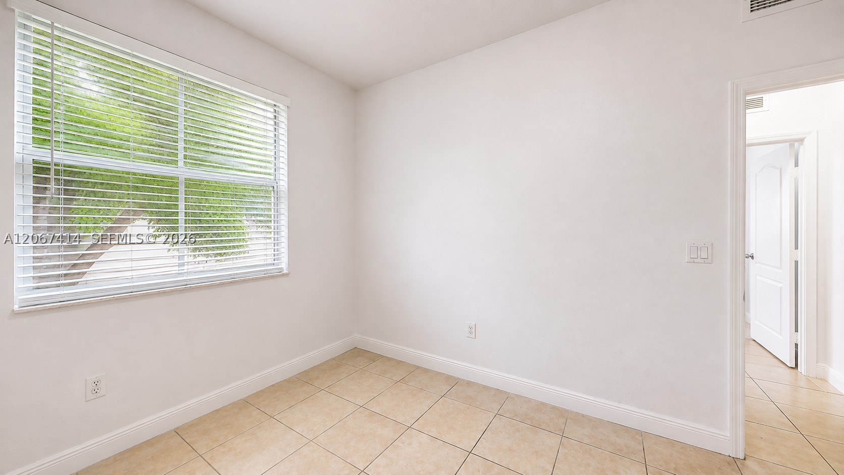 1652 Se 28th St 200 Property Photo 6
