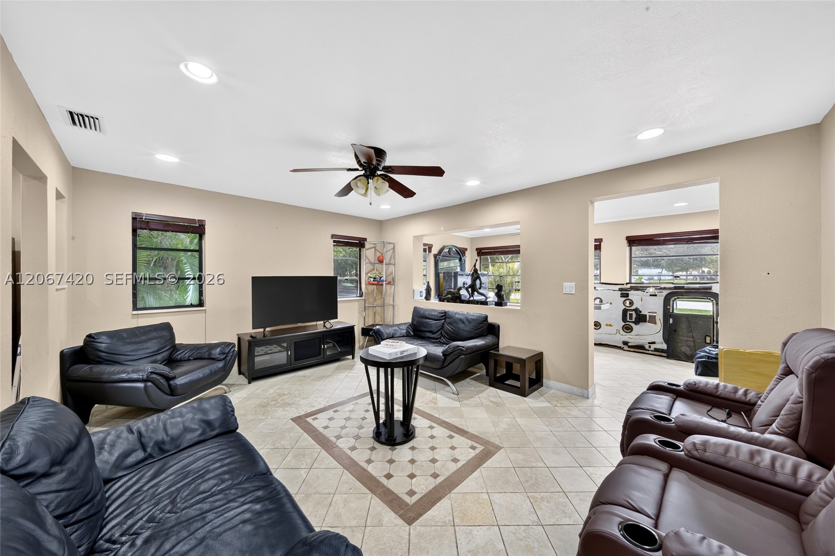 15130 S River Dr Property Photo 9