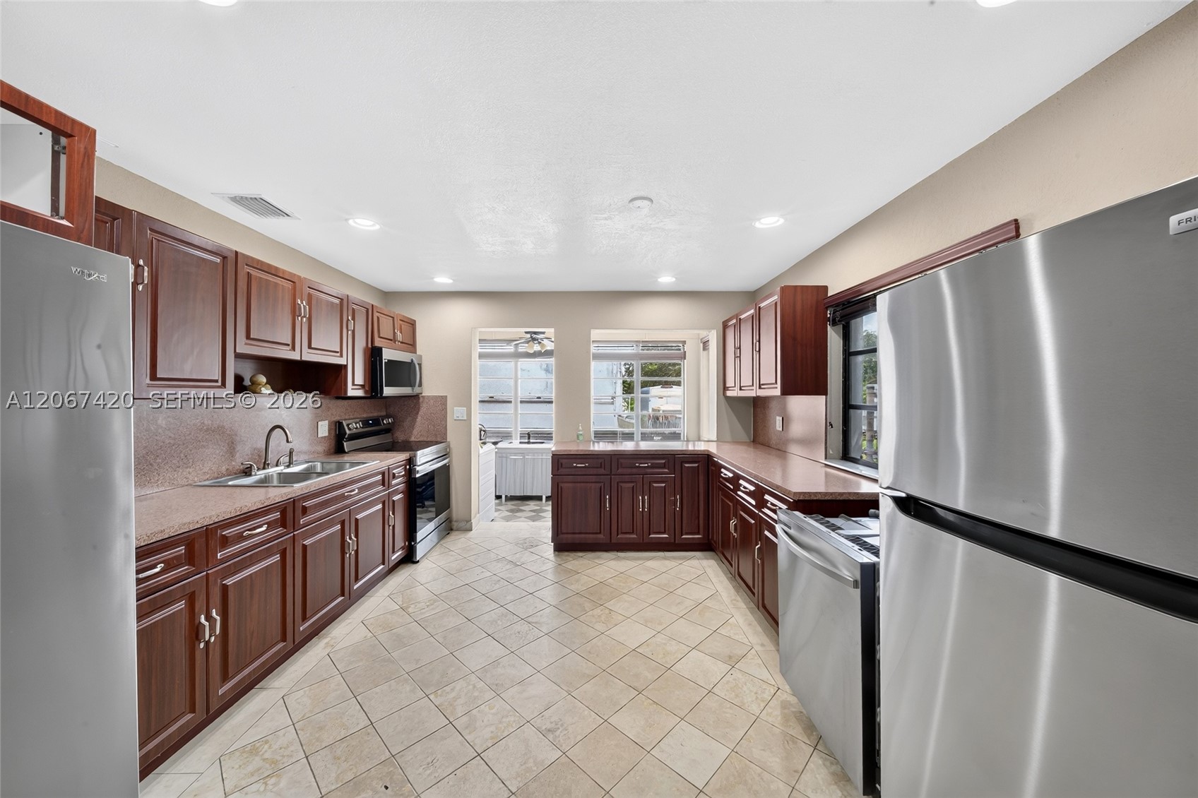 15130 S River Dr Property Photo 11
