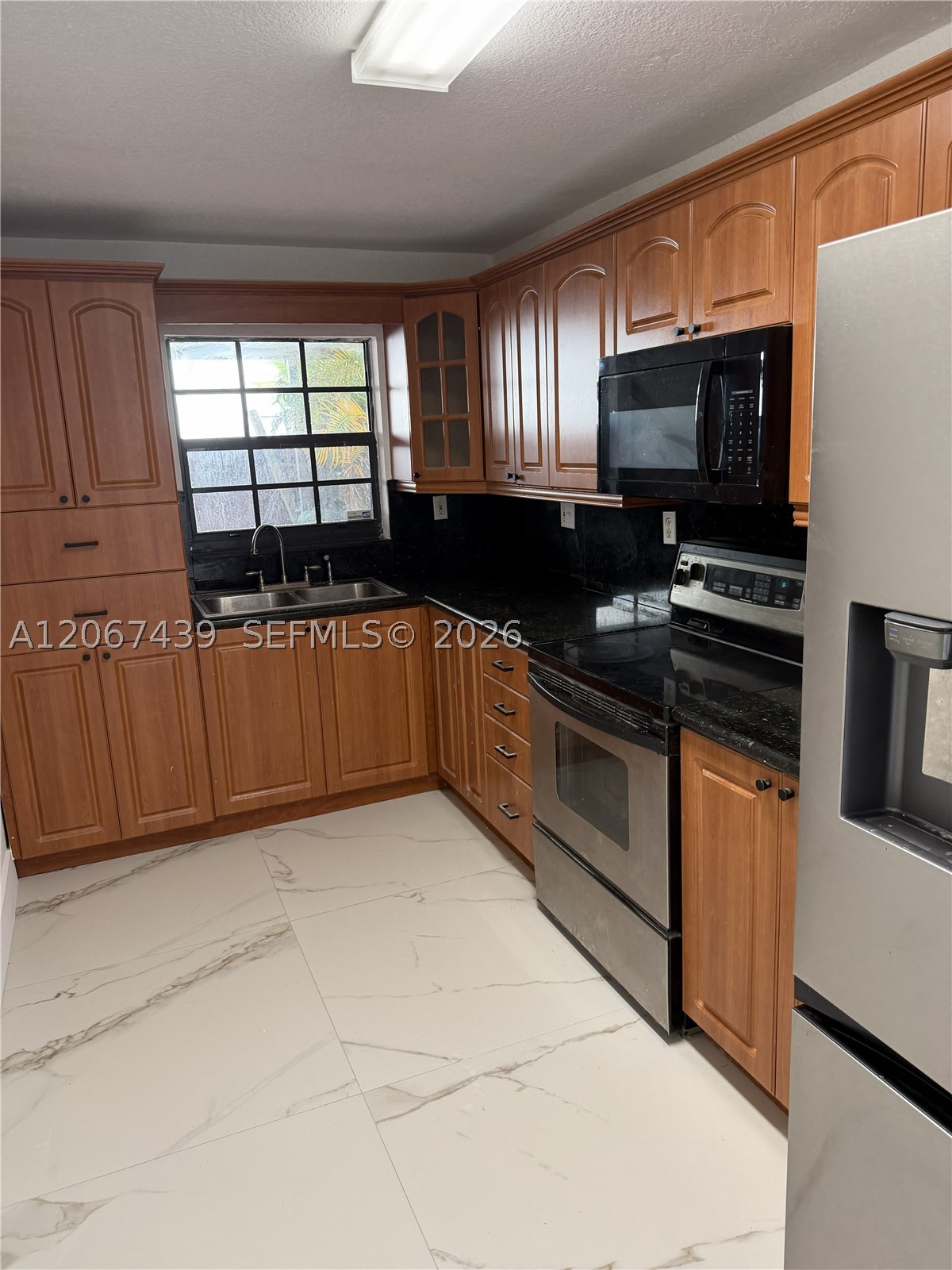 2424 Sw 21st Ter Main Property Photo 2