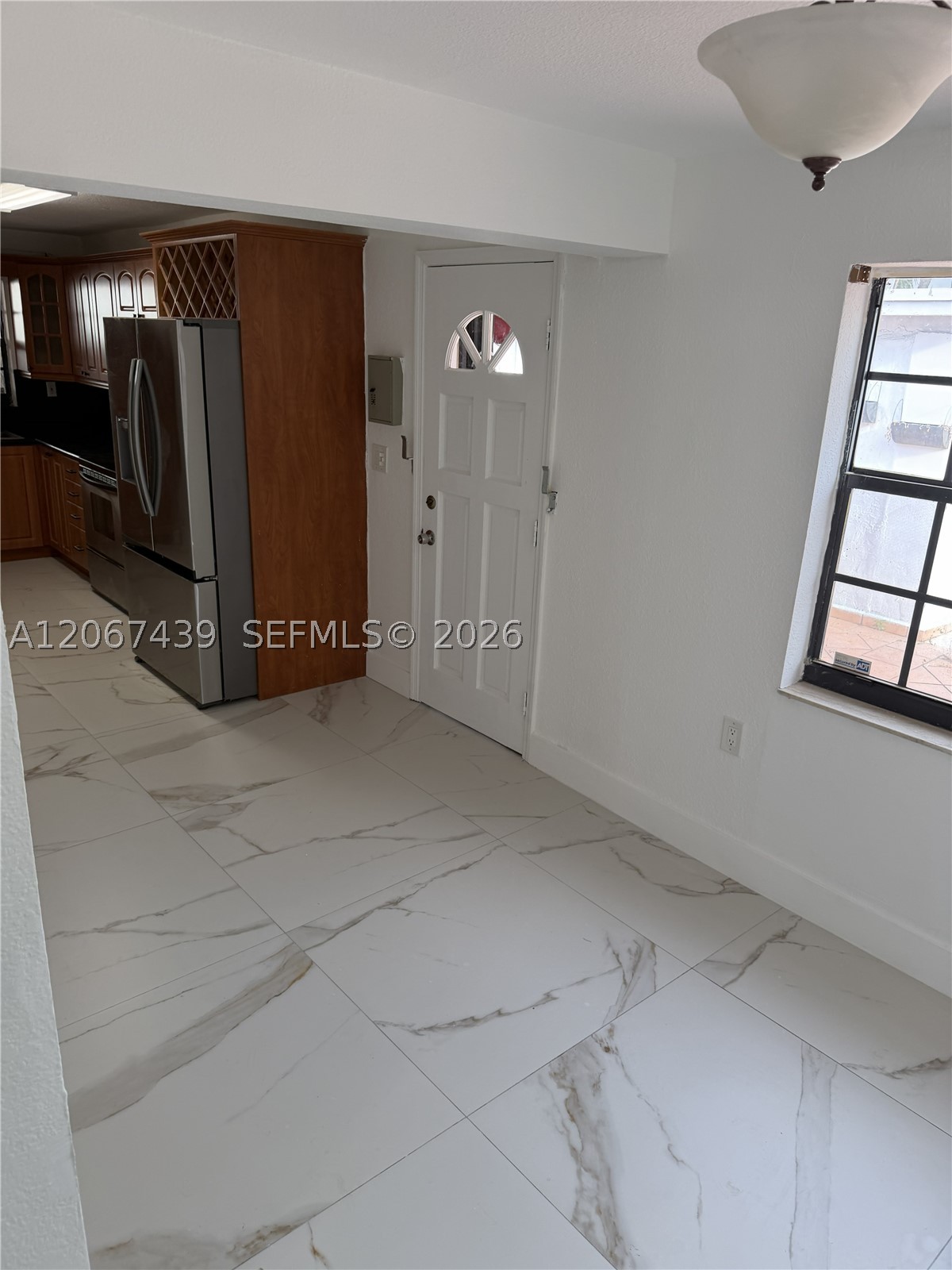 2424 Sw 21st Ter Main Property Photo 11