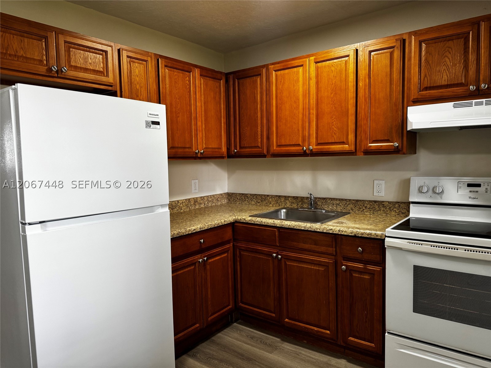 1345 W 28th St 5 Property Photo 13
