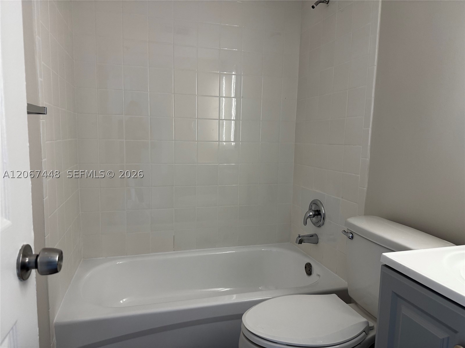 1345 W 28th St 5 Property Photo 16