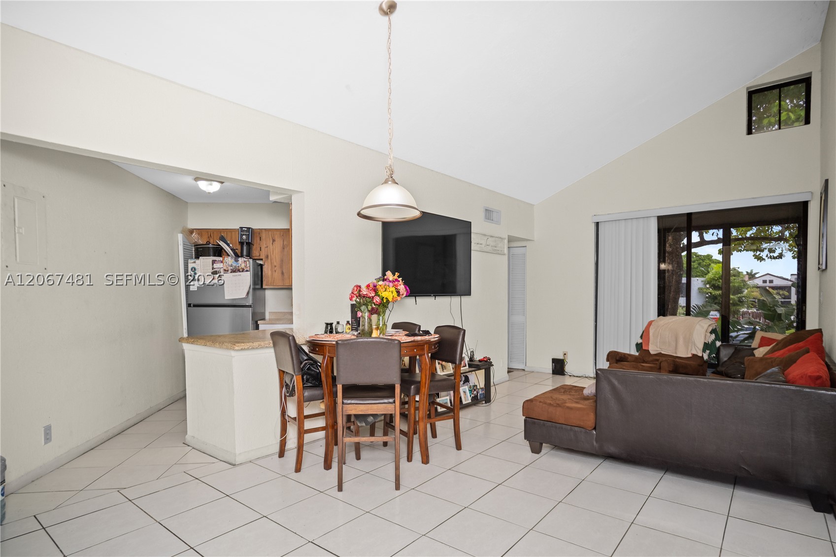 213 Lake Pointe Dr 203 Property Photo 1