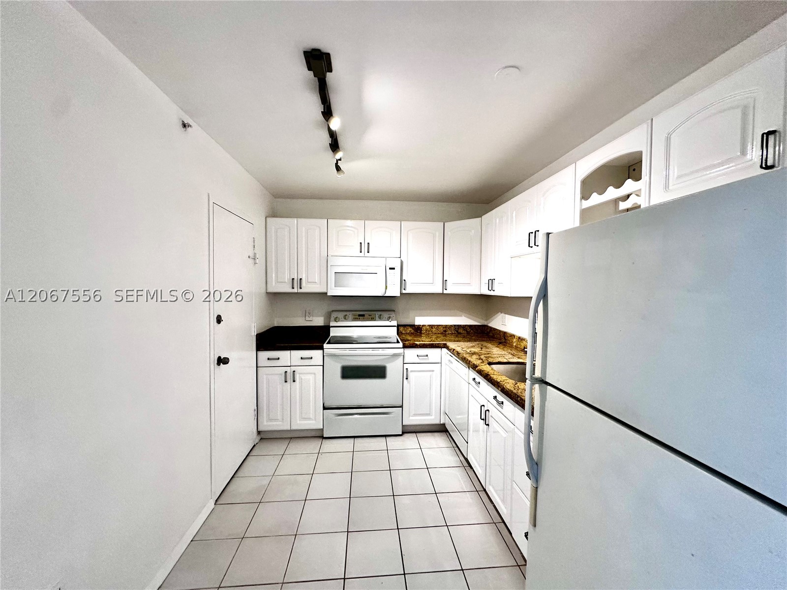 400 Kings Point Dr 714 Property Photo 4