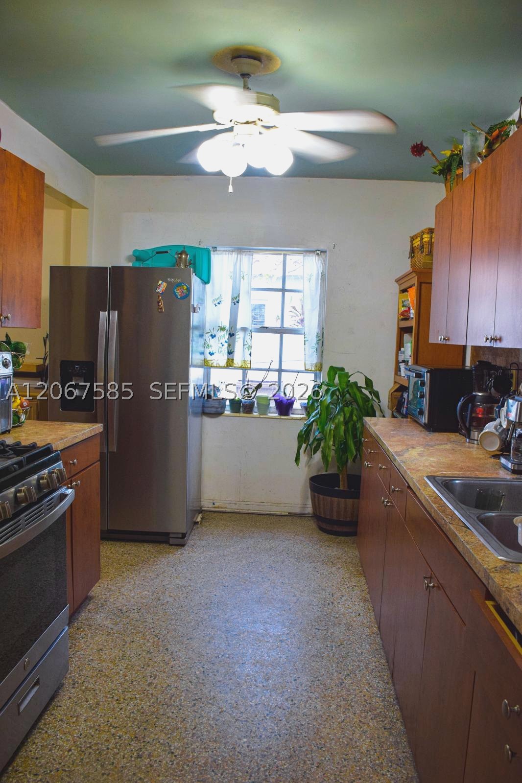 371 W 47th St Property Photo 13