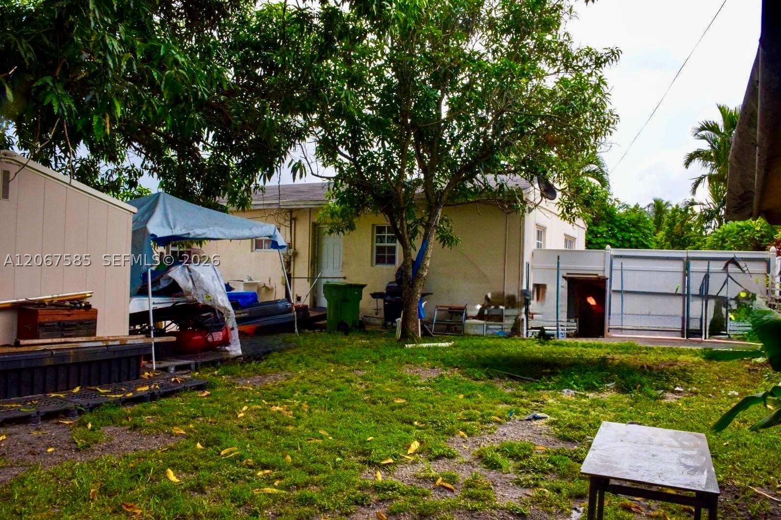 371 W 47th St Property Photo 16