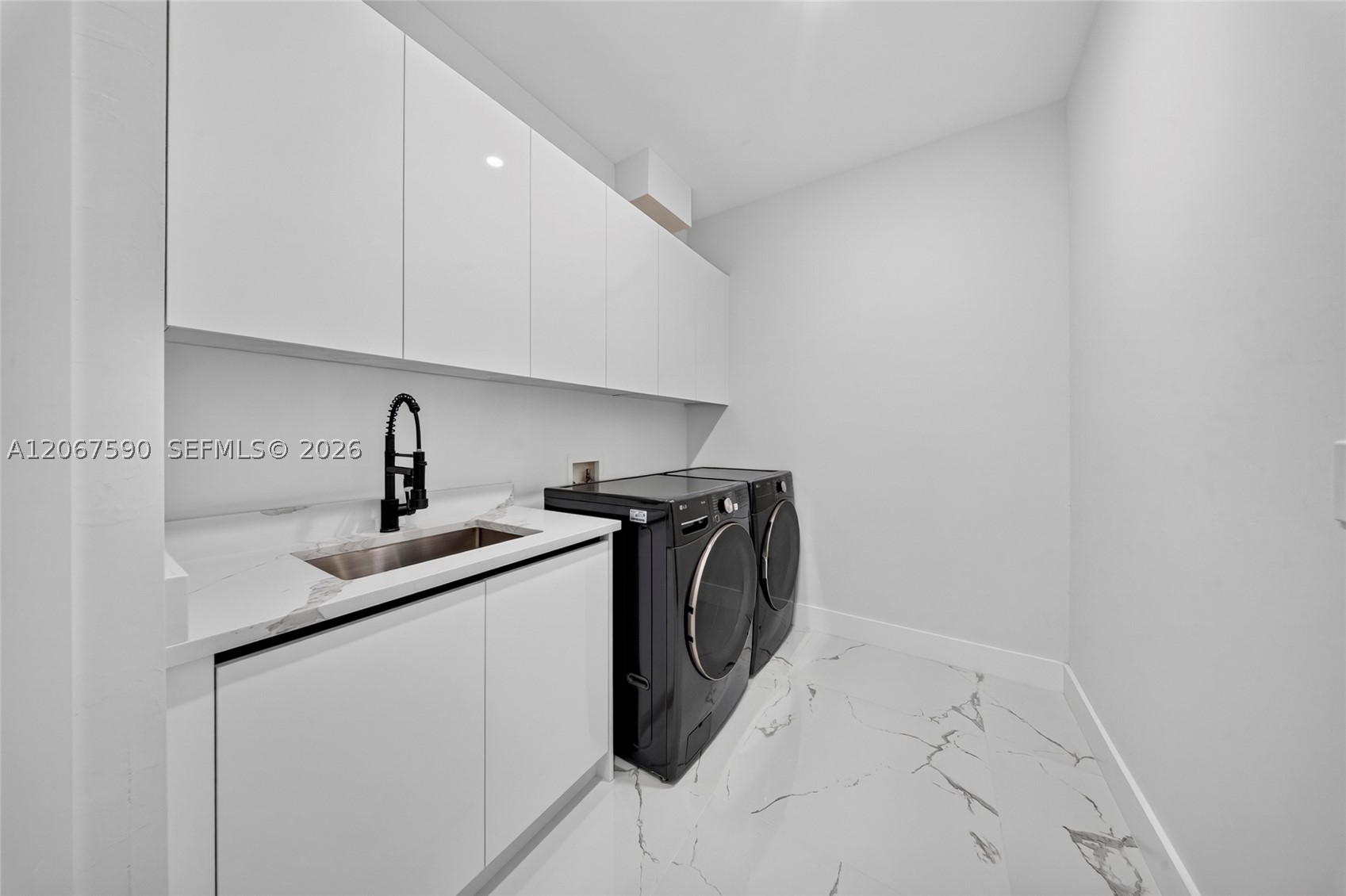1937 Razorbill Ln Property Photo 13