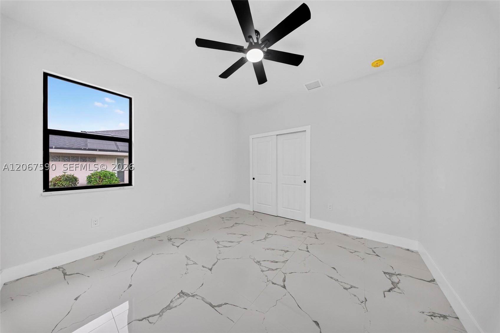 1937 Razorbill Ln Property Photo 15