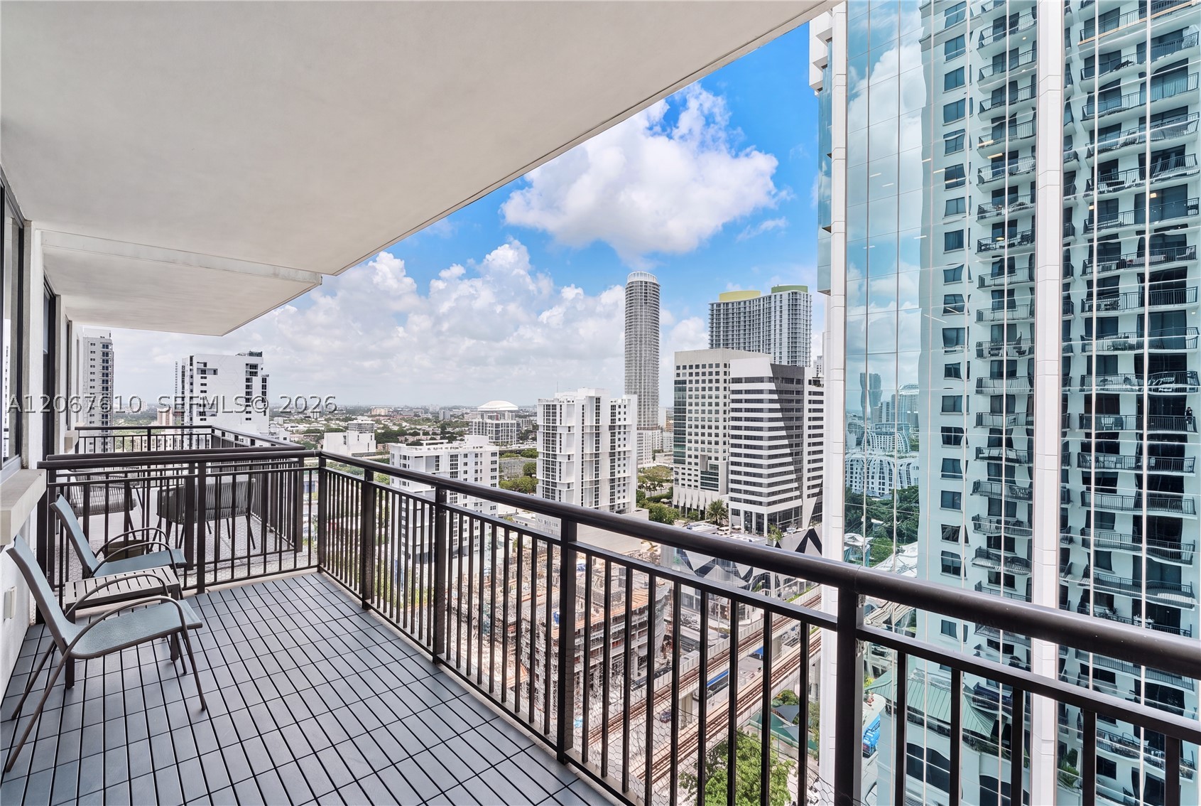 999 SW 1st Ave 2115 Property Photo 1