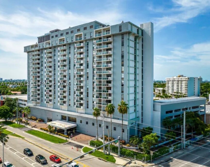 13499 Biscayne Blvd PH1712 Property Photo 1