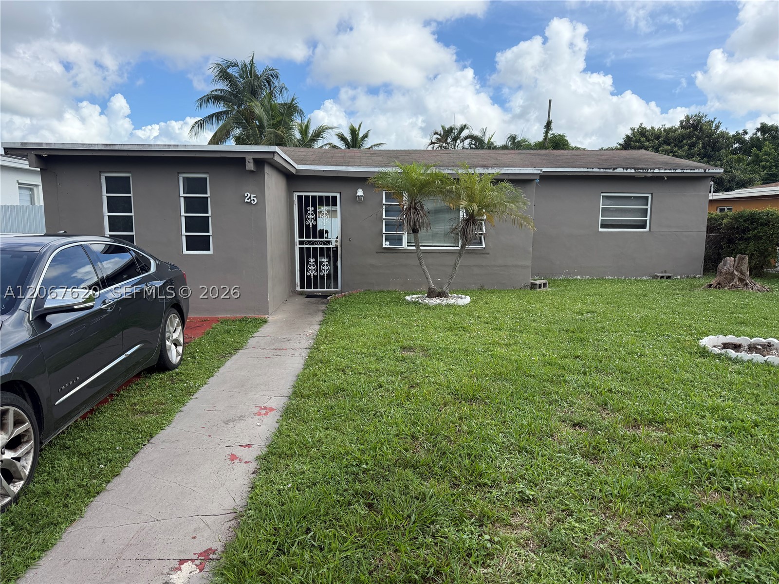 25 NE 169th St Property Photo 1