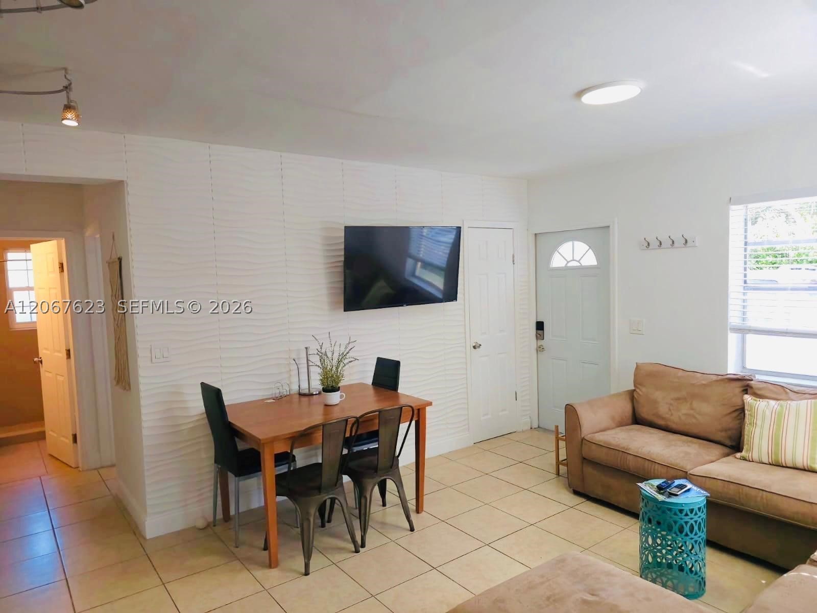 1639 Hayes St 1 Property Photo 4