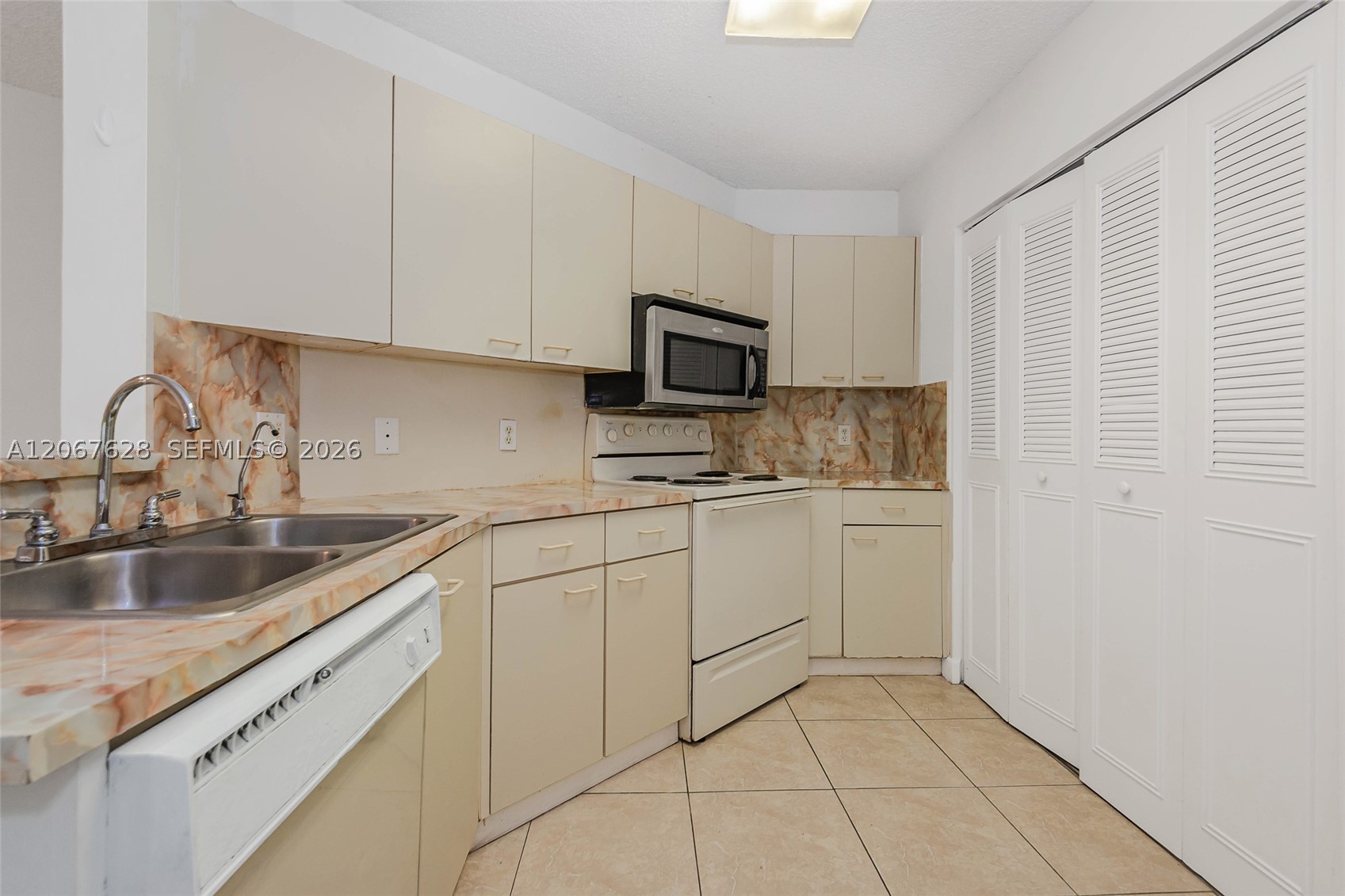 6272 Nw 186th St 106 Property Photo 13