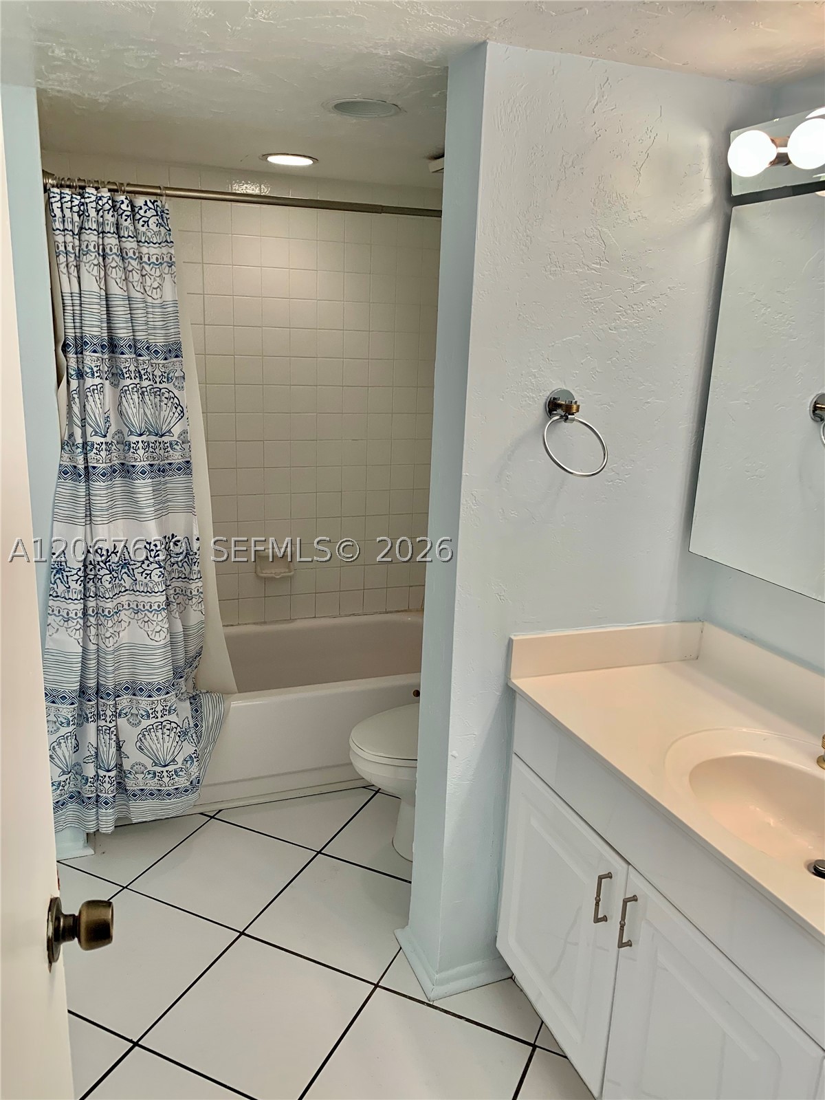 2700 Riverside Dr 108-b Property Photo 6
