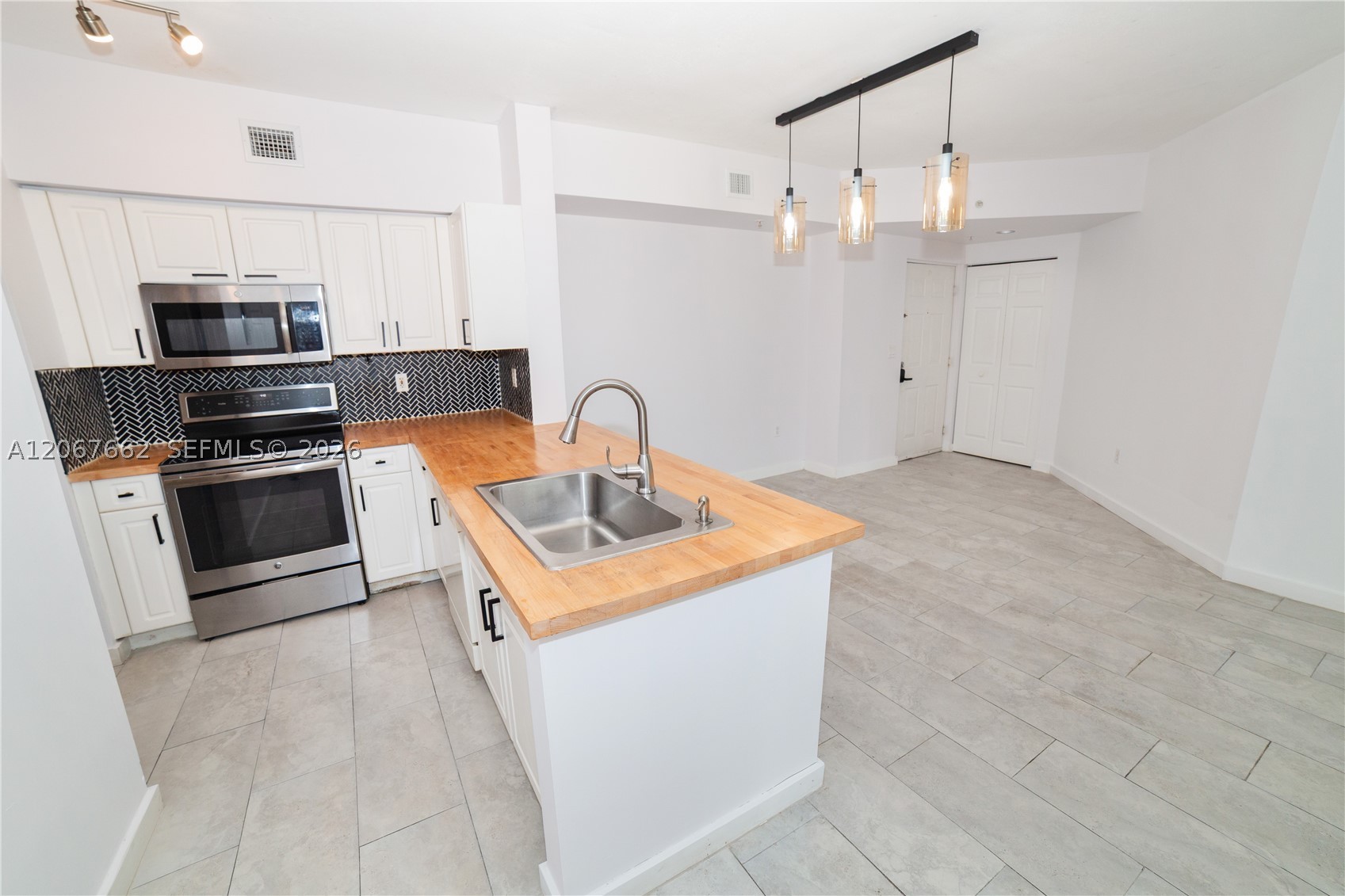17125 N Bay Rd 3410 Property Photo 1