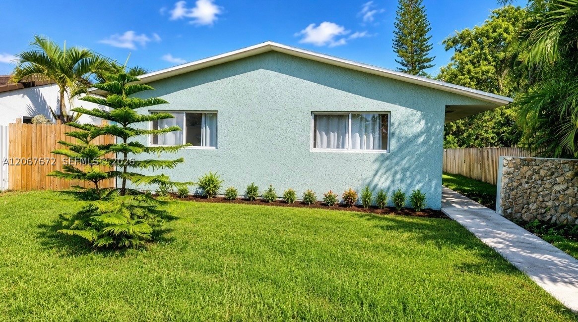 2411 Thomas St Property Photo 1