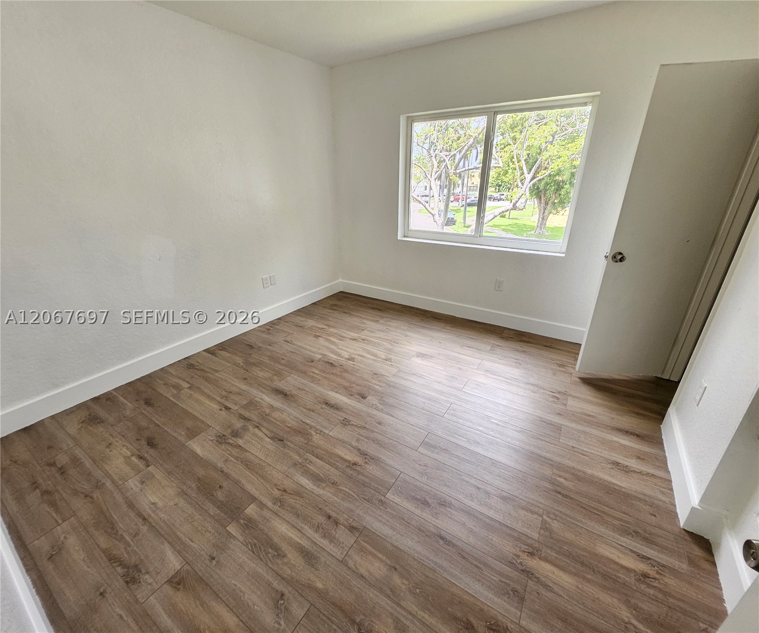 A12067697 Property Photo 33