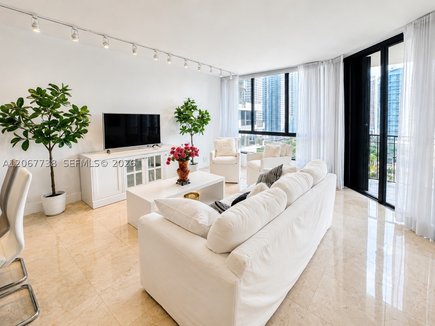 520 Brickell Key Dr A1710 Property Photo 2