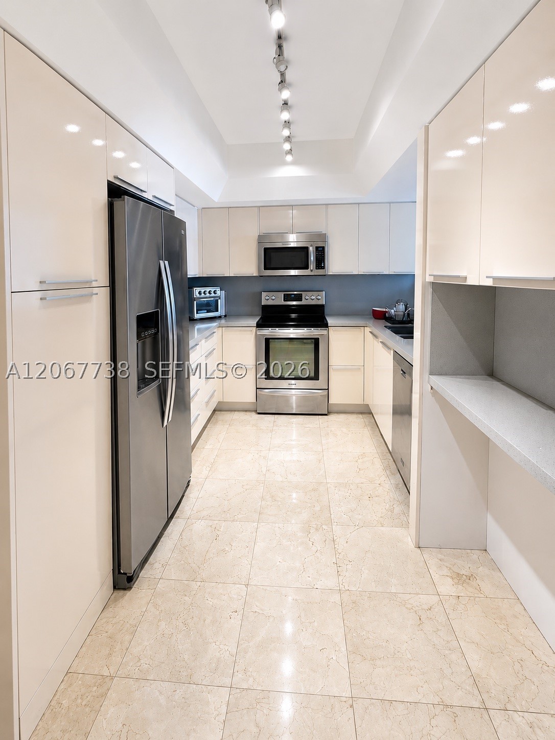 520 Brickell Key Dr A1710 Property Photo 5
