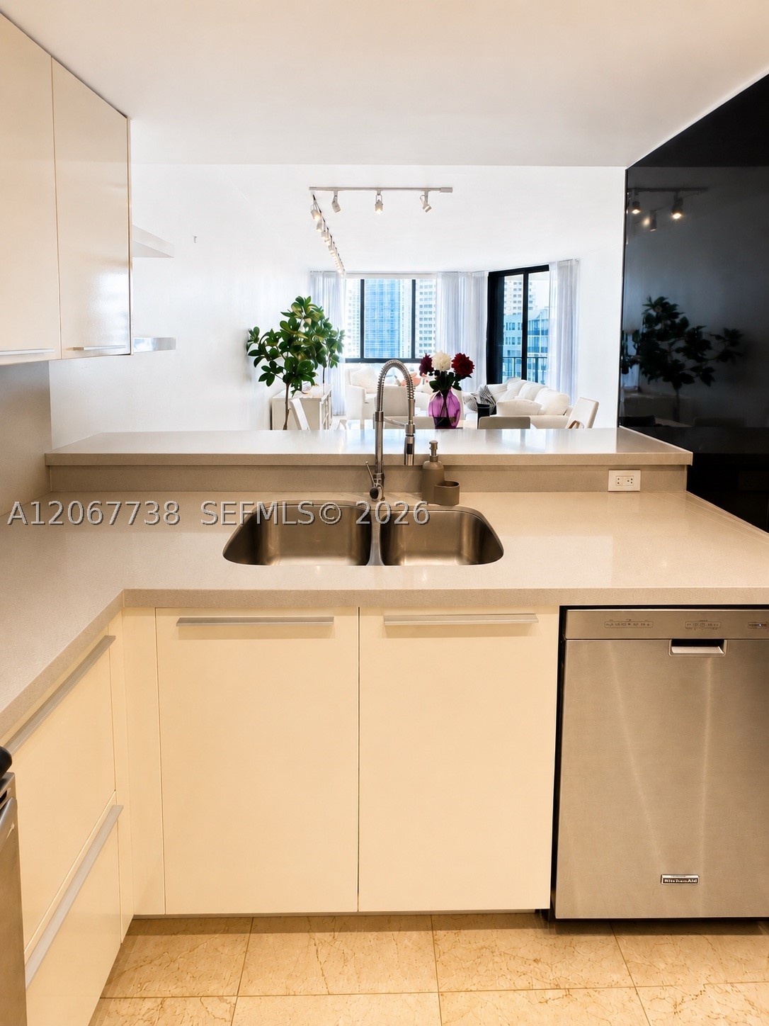 520 Brickell Key Dr A1710 Property Photo 7