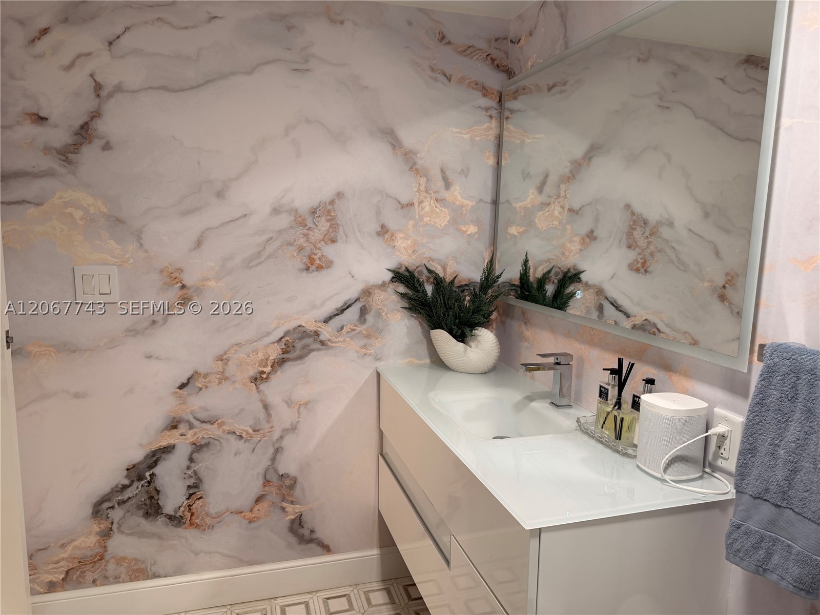 19390 Collins Ave 509 Property Photo 11