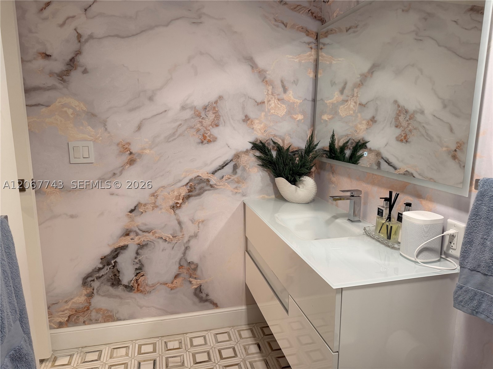 19390 Collins Ave 509 Property Photo 12