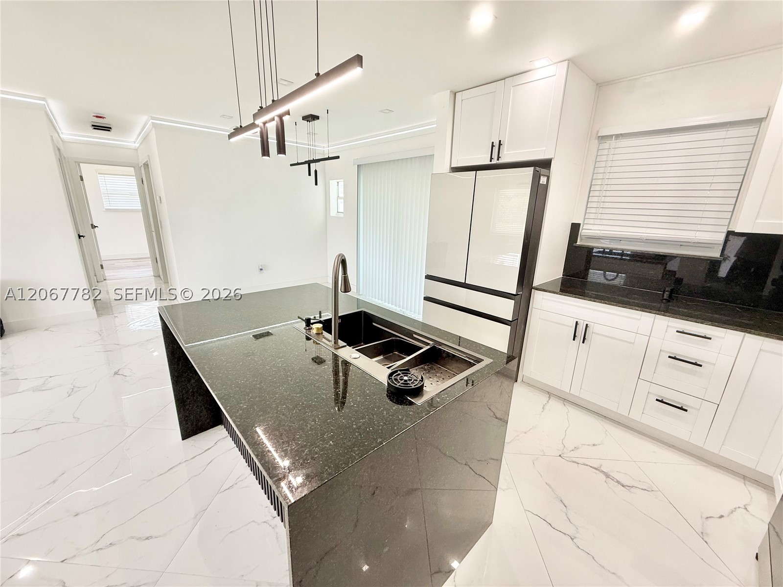 8600 Taft St Property Photo 6