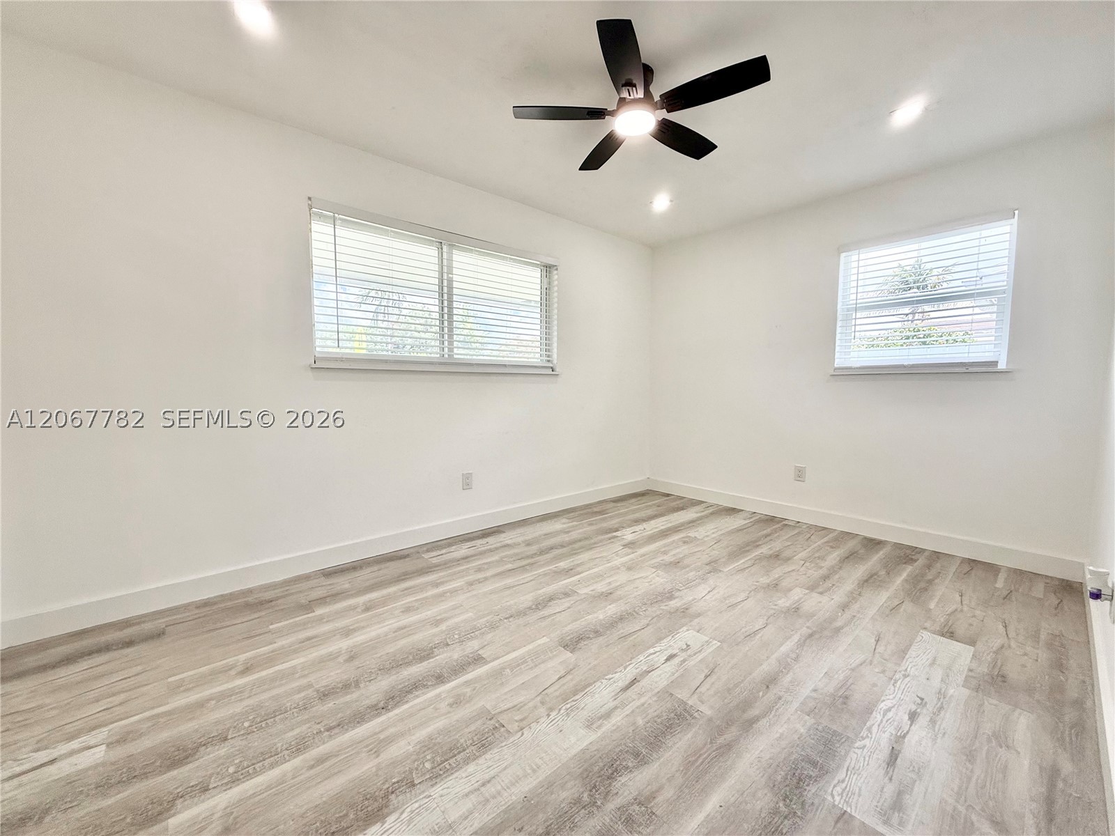 8600 Taft St Property Photo 11