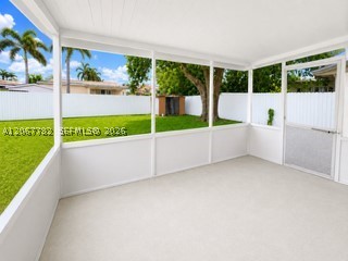 8600 Taft St Property Photo 23