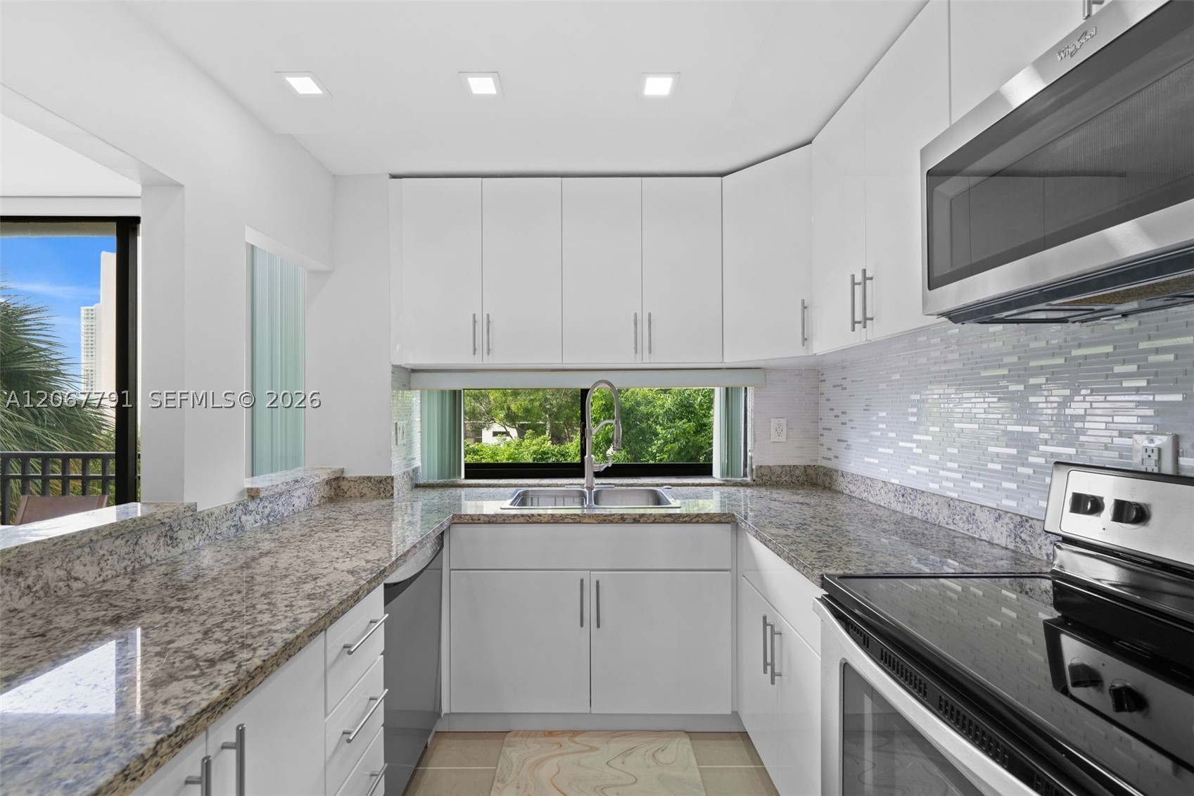 17021 N Bay Rd 425 Property Photo 7