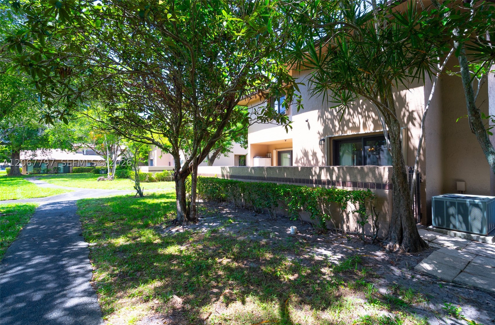 2214 Nw 39th Ave Property Photo 4