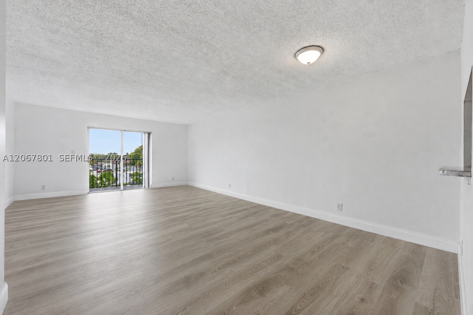 2520 N Andrews Ave 305 Property Photo 6