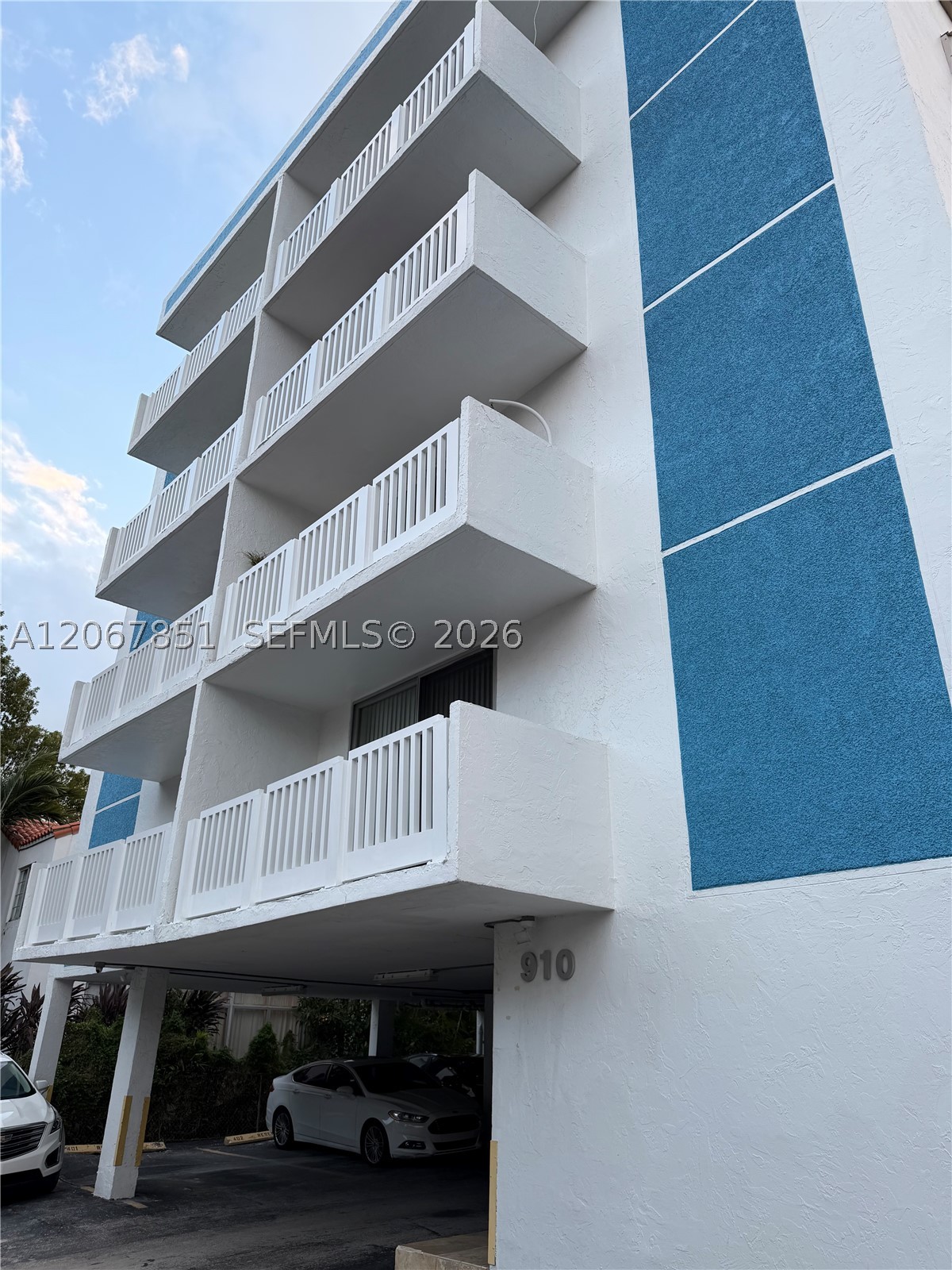 910 Michigan Ave 405 Property Photo 1