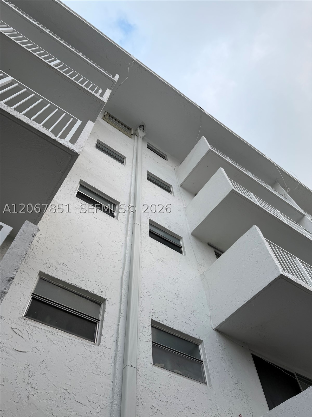 910 Michigan Ave 405 Property Photo 2