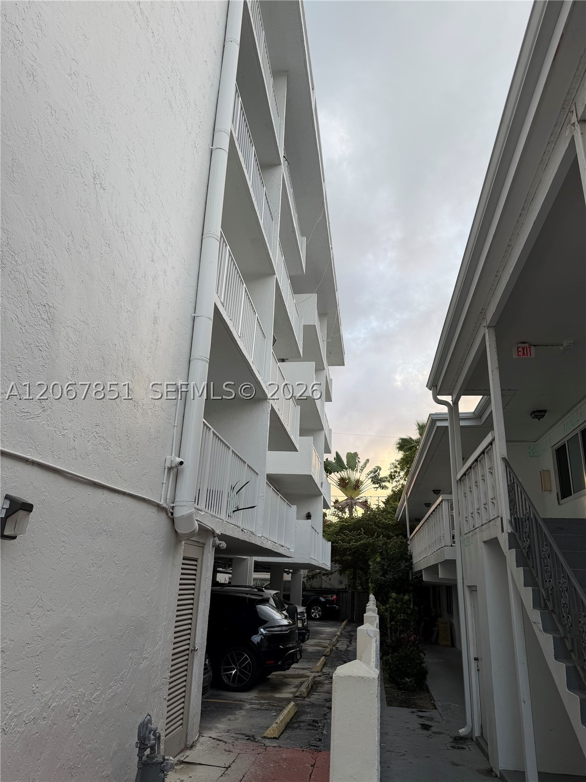 910 Michigan Ave 405 Property Photo 4