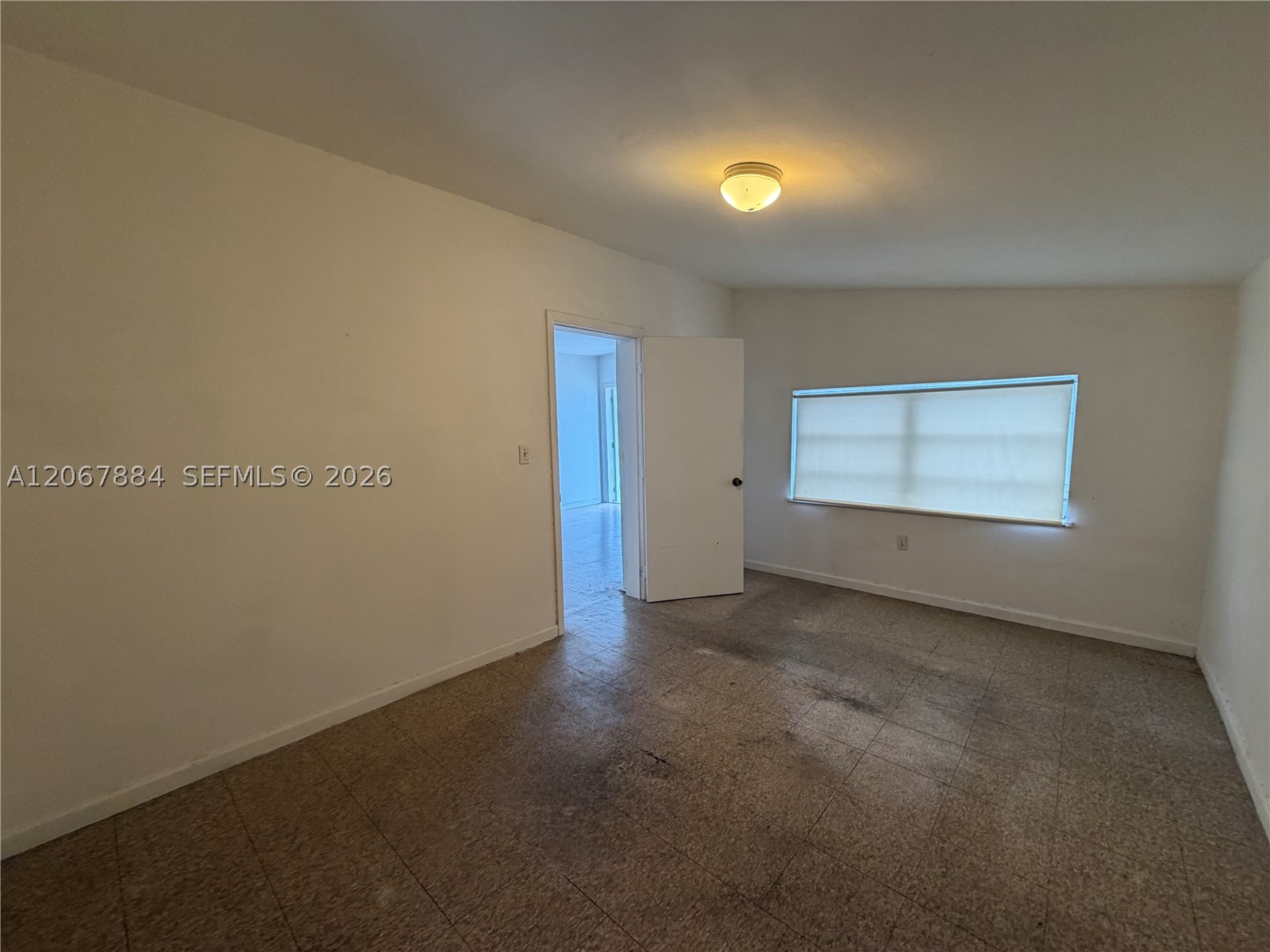 733 W 35th St Property Photo 17