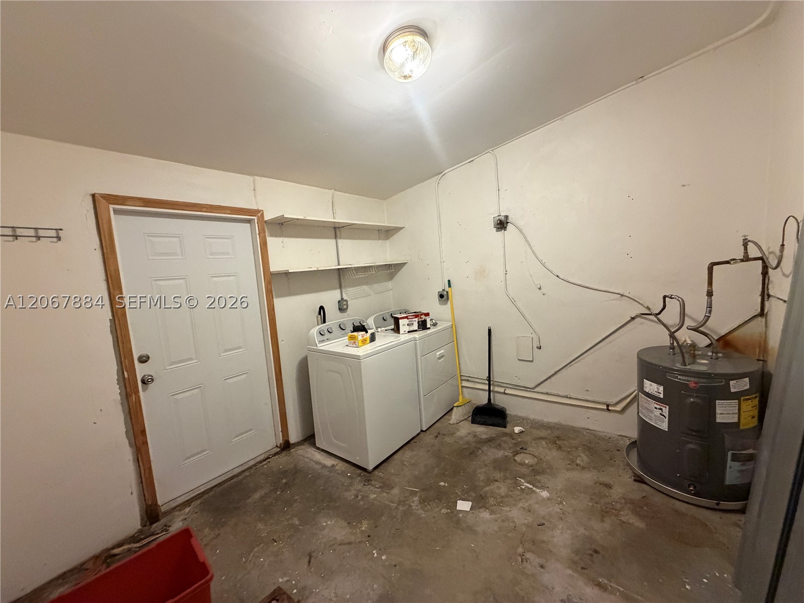 733 W 35th St Property Photo 27