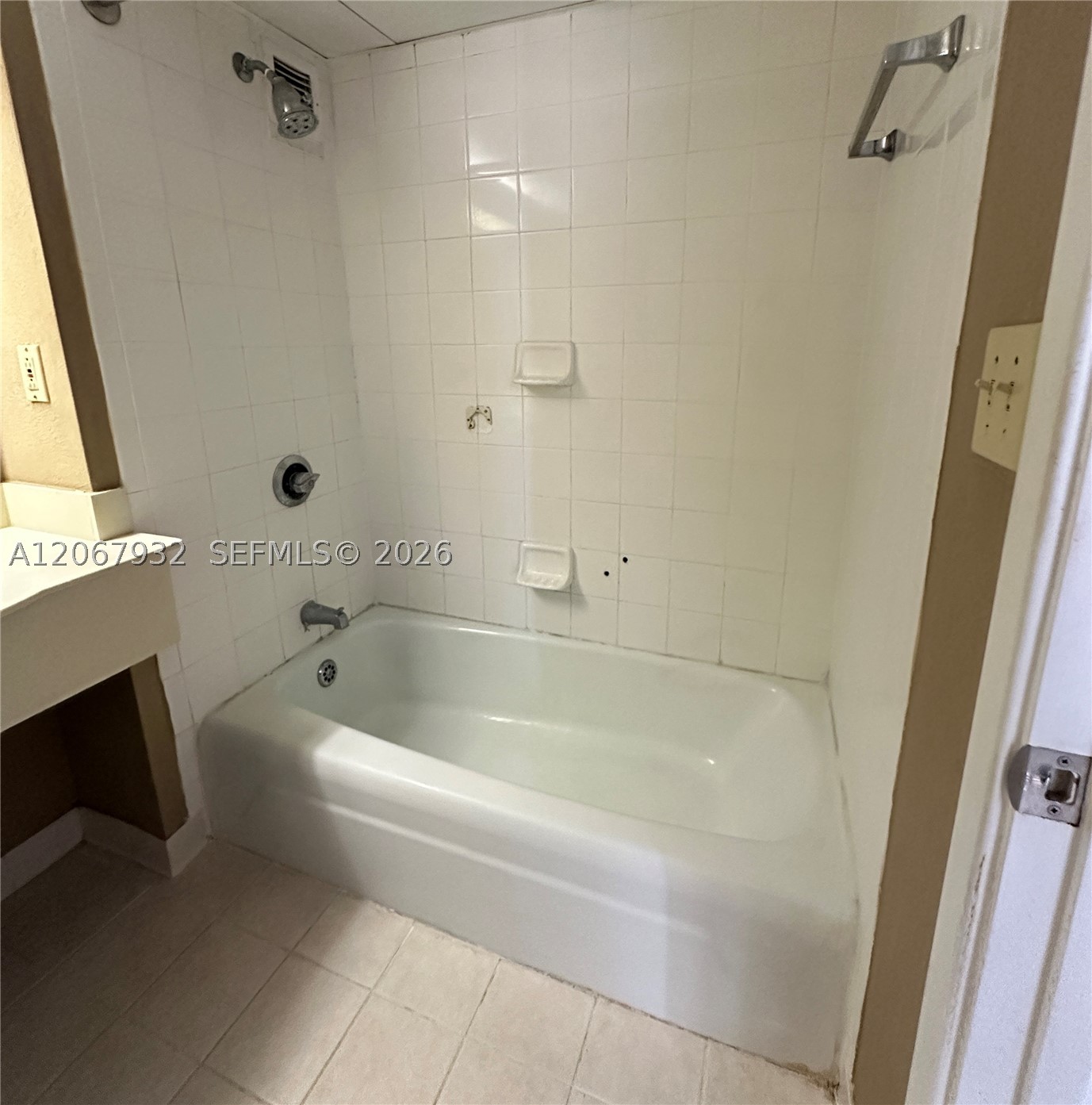 151 E Washington St 524 Property Photo 7