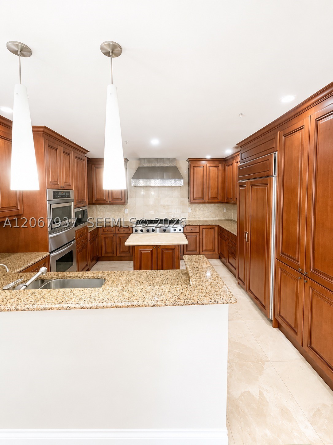 3501 N Ocean Dr V1 Property Photo 2