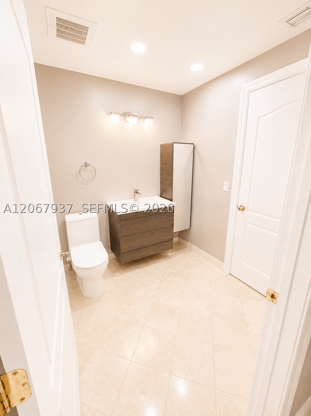 3501 N Ocean Dr V1 Property Photo 8