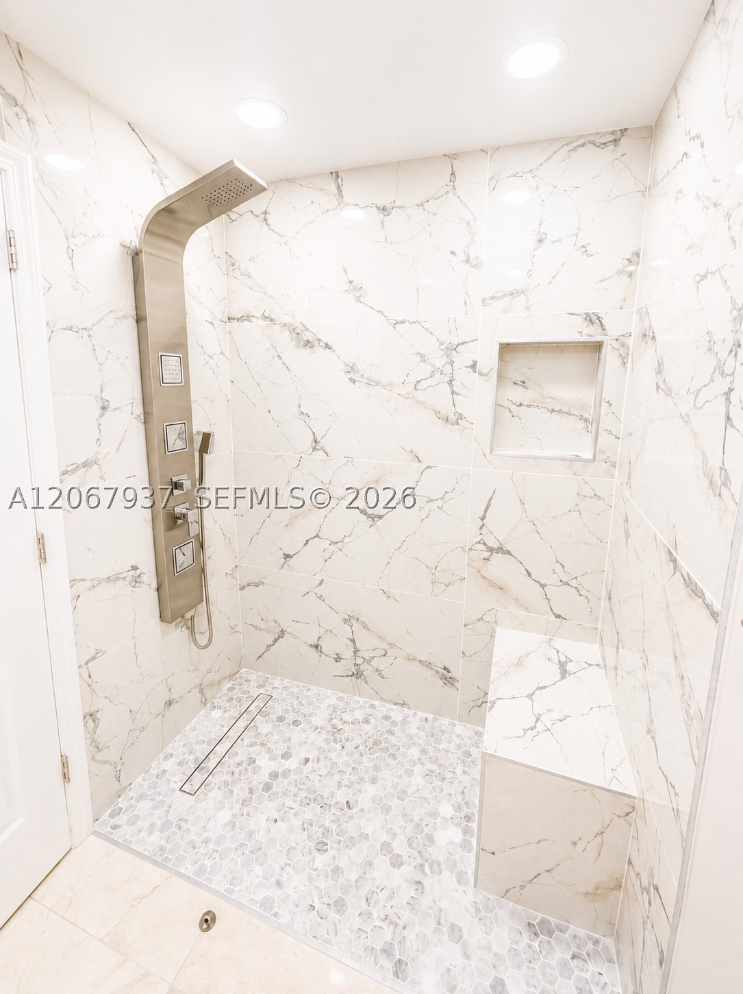 3501 N Ocean Dr V1 Property Photo 9