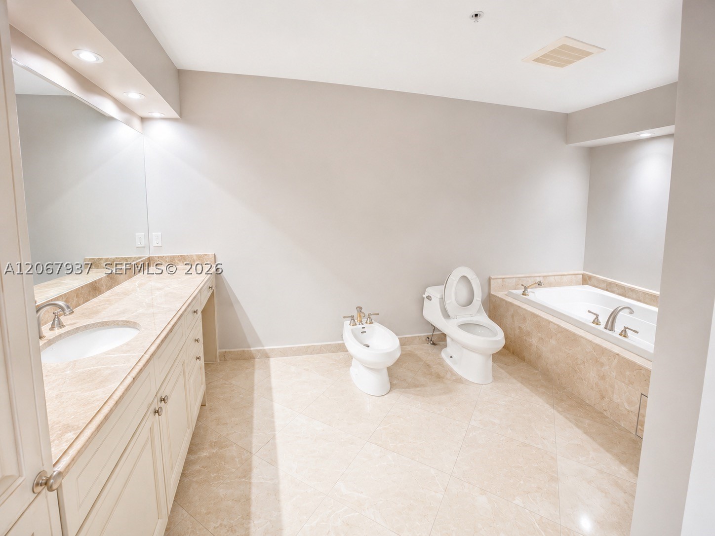 3501 N Ocean Dr V1 Property Photo 14