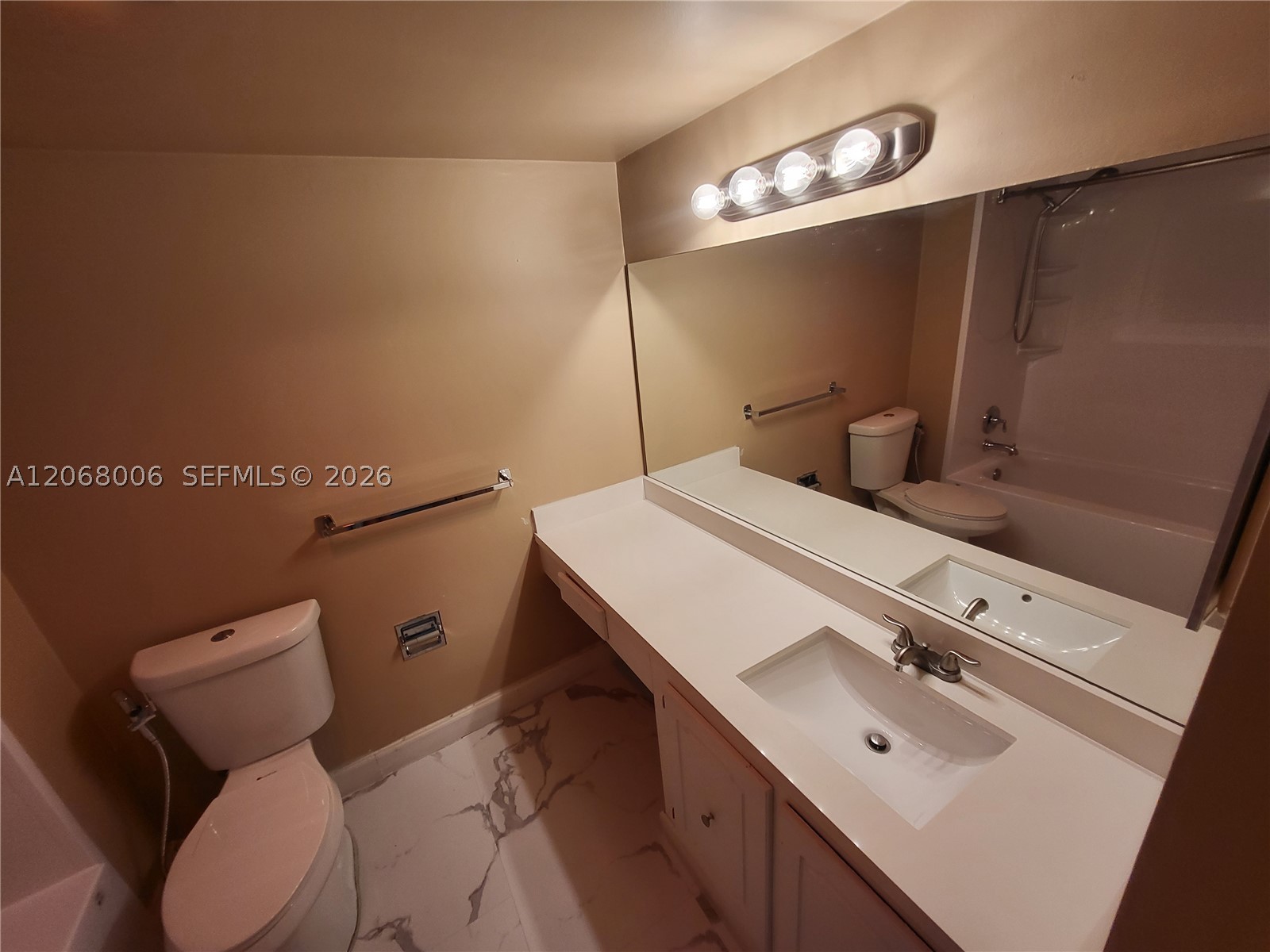 3301 Spanish Moss Ter 404 Property Photo 9