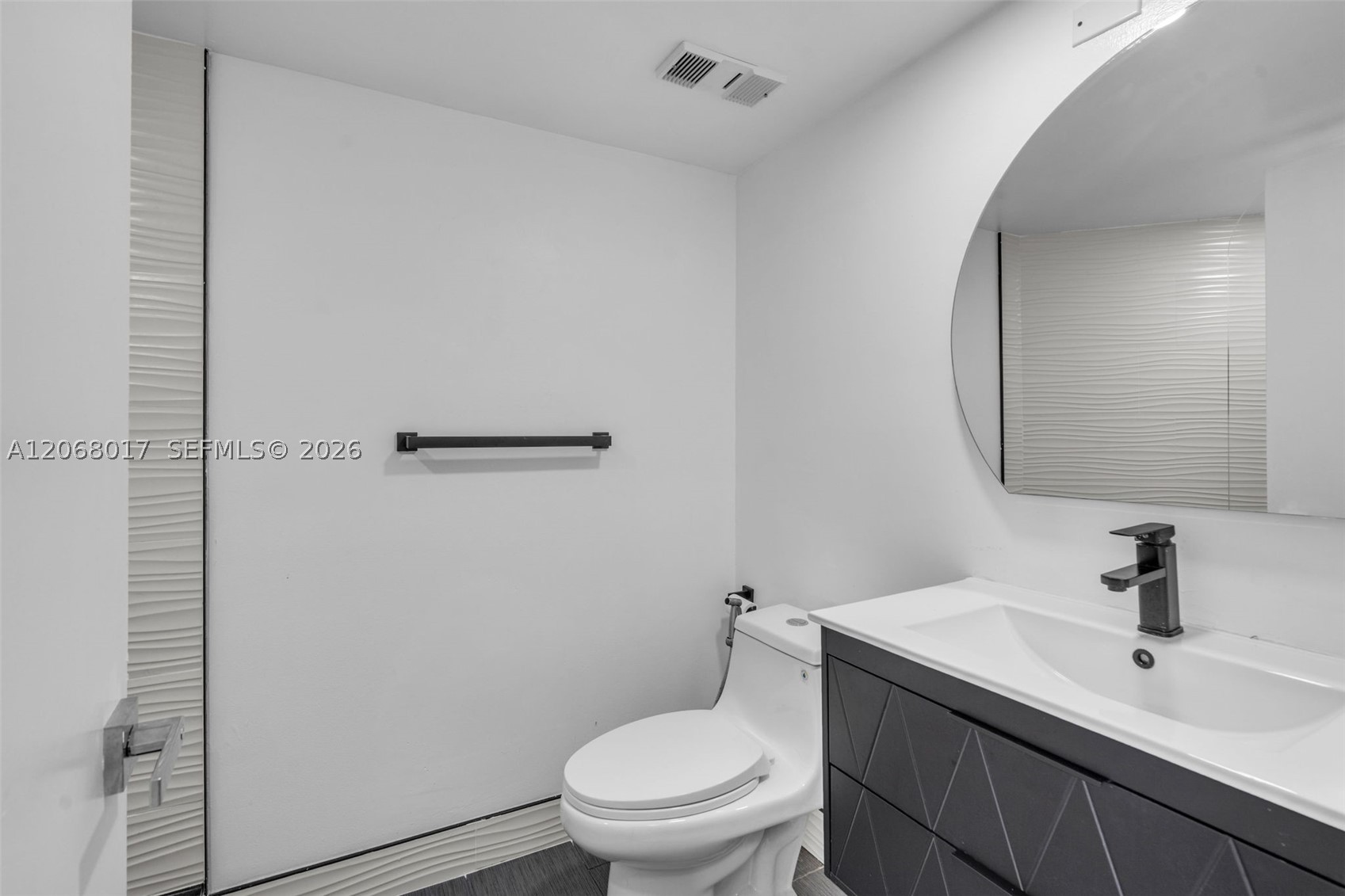 213 Lake Pointe Dr 106 Property Photo 18