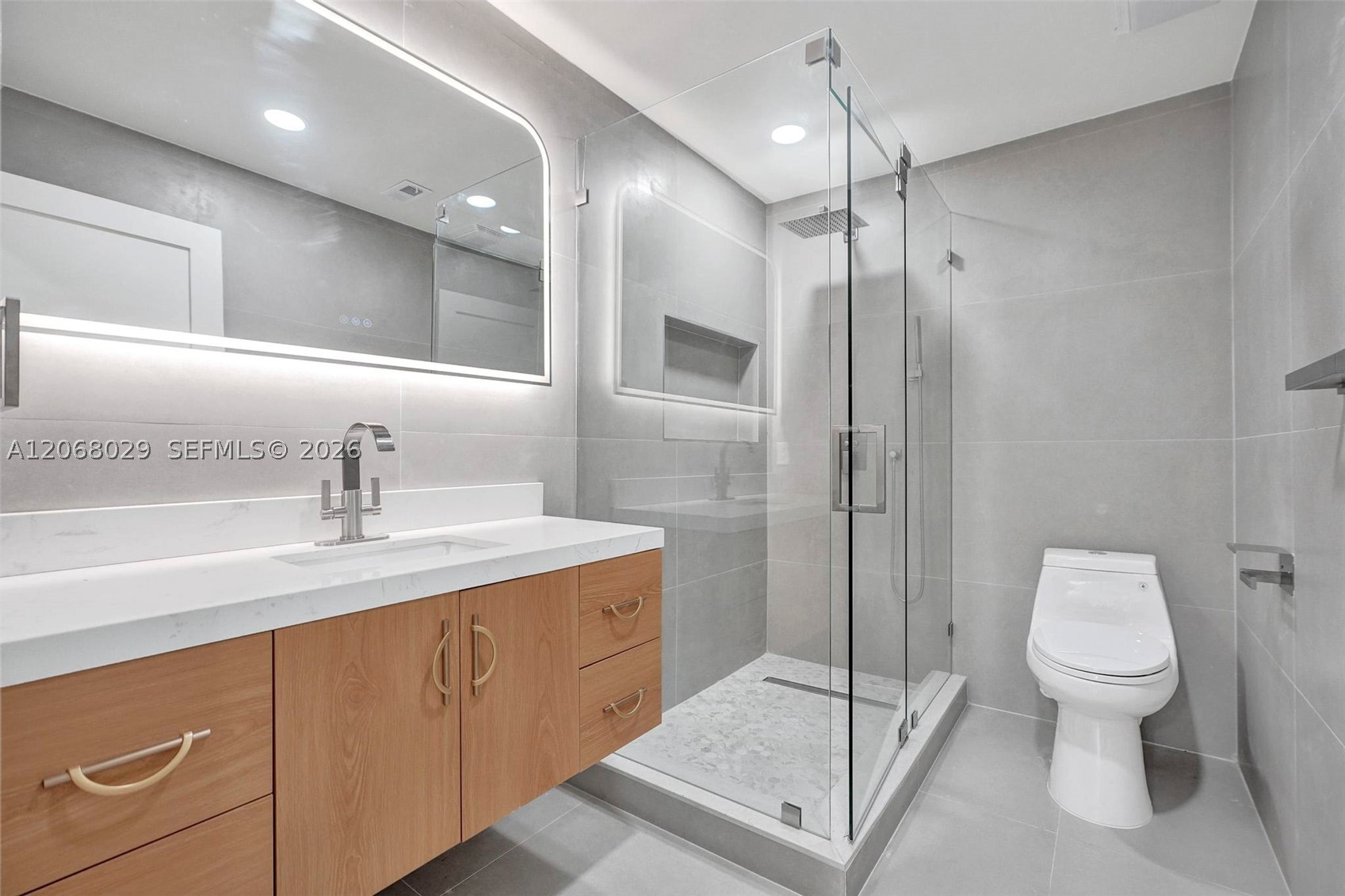 21240 Harbor Way 285-28 Property Photo 6